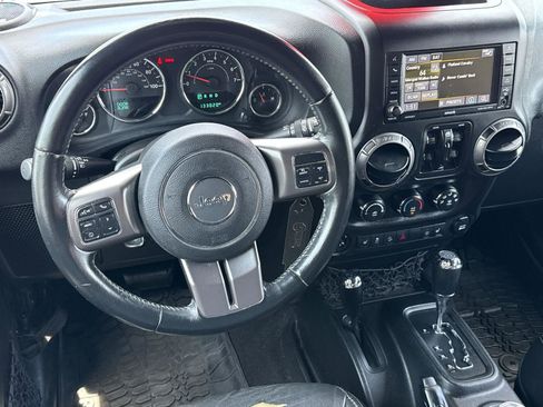 Used 2018 Jeep Wrangler Unlimited Sahara AWD/4WD image 21