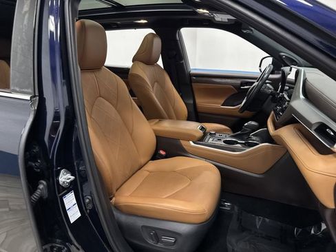 Used 2021 Toyota Highlander Platinum image 32