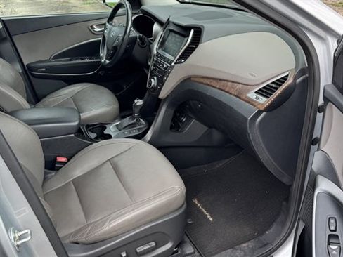 Used 2019 Hyundai Santa Fe XL FWD image 11