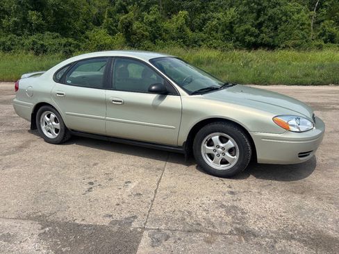 Used 2005 Ford Taurus SE FWD image 5