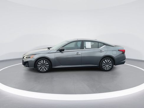 Used 2024 Nissan Altima 2.5 SV image 5