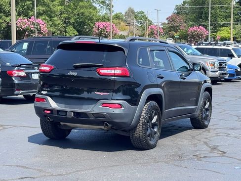 Used 2018 Jeep Cherokee Trailhawk w/ Comfort/Convenience Group AWD/4WD image 19