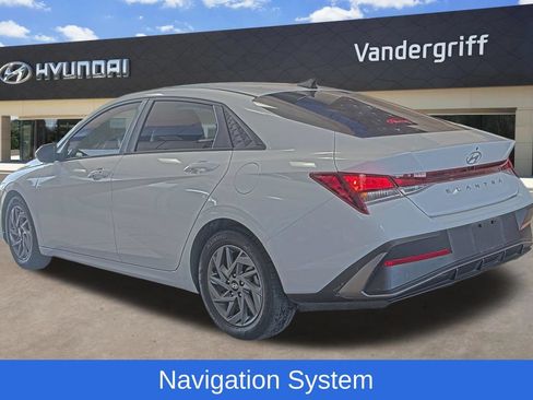 Used 2024 Hyundai Elantra SEL FWD image 3