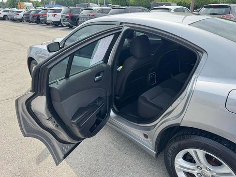 Used 2018 Dodge Charger SXT RWD image 13