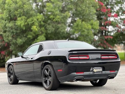 Used 2016 Dodge Challenger R/T w/ Driver Convenience Group RWD image 7