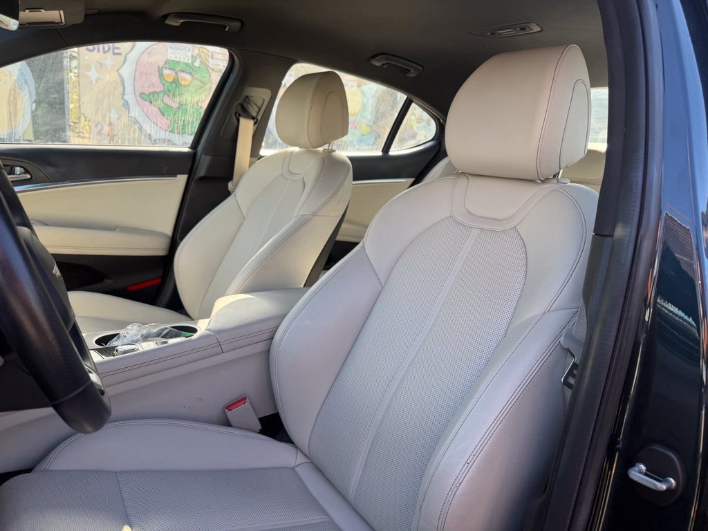 Used 2025 Genesis G70 2.5T RWD image 12