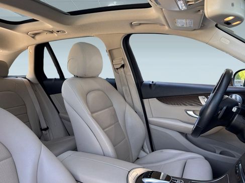 Used 2019 Mercedes-Benz GLC 350e 4MATIC image 32