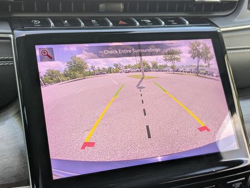 Used 2023 Jeep Grand Cherokee Limited image 19