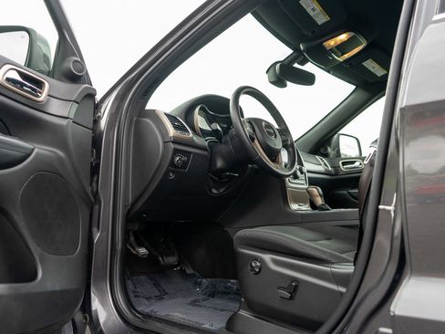 Used 2017 Jeep Grand Cherokee Laredo w/ Quick Order Package 23E AWD/4WD image 13