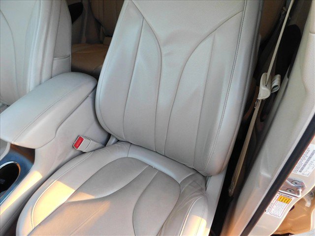 Used 2018 Lincoln MKC Reserve FWD image 9
