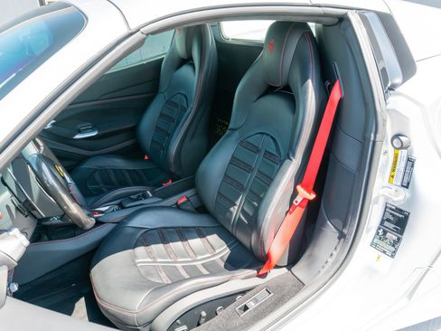 Used 2022 Ferrari F8 Tributo RWD image 54