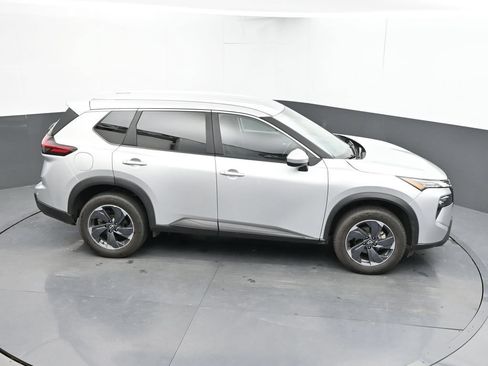 Used 2025 Nissan Rogue SV FWD image 28