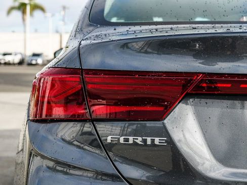 Used 2022 Kia Forte LXS image 9