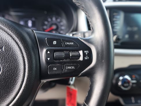 Used 2018 Kia Sorento FWD image 15