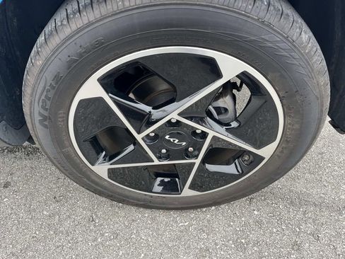 Used 2023 Kia Soul EX image 11