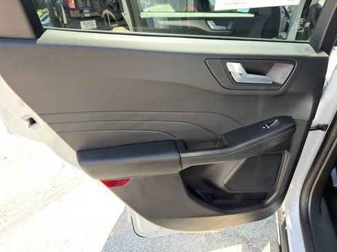 Used 2025 Ford Escape SE FWD image 18