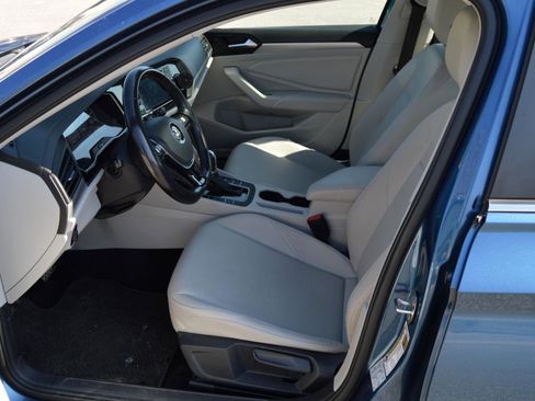 Used 2019 Volkswagen Jetta SE w/ Cold Weather Package image 12