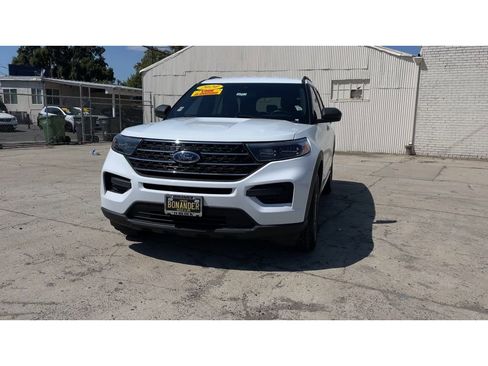 Used 2020 Ford Explorer XLT image 6