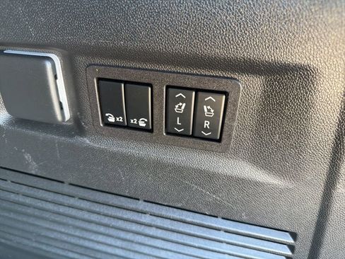 Used 2023 Chevrolet Tahoe LT w/ Luxury Package AWD/4WD image 13