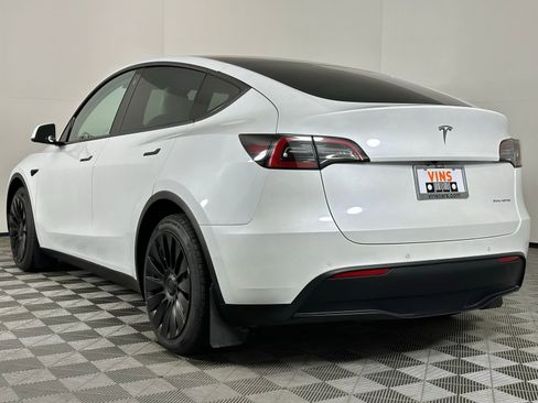 Used 2022 Tesla Model Y Long Range image 42