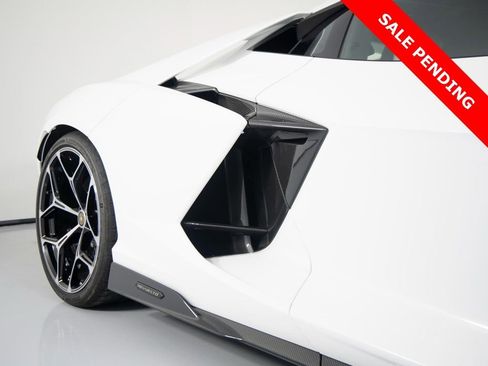 Used 2024 Lamborghini Revuelto image 44