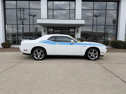 Used 2011 Dodge Challenger image 3