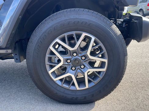 Certified 2025 Jeep Wrangler Unlimited Sahara AWD/4WD image 9