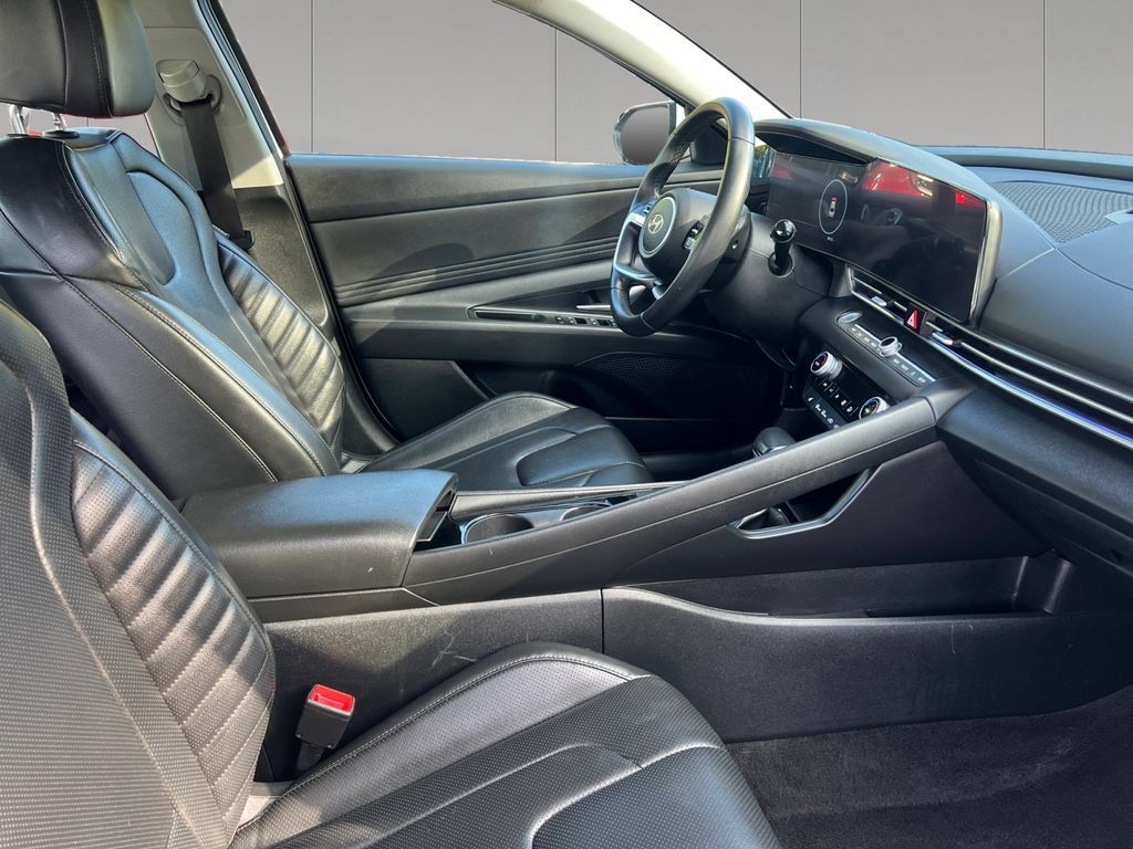 Used 2024 Hyundai Elantra Limited FWD image 17