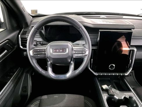 Used 2025 GMC Acadia Elevation image 8