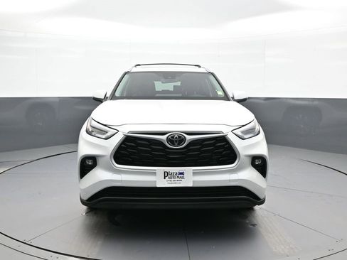 Certified 2024 Toyota Highlander XLE image 2