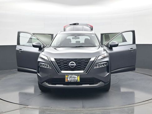 Used 2023 Nissan Rogue SV w/ SV Premium B Package image 31