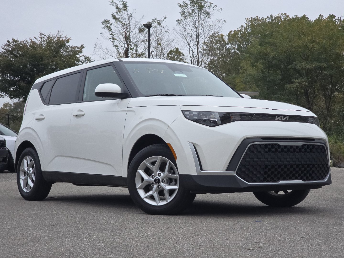 Used 2025 Kia Soul LX w/ LX Technology Package FWD image 1