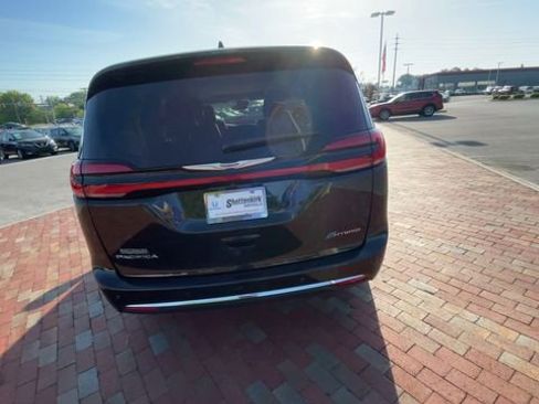 Used 2023 Chrysler Pacifica Limited FWD image 8