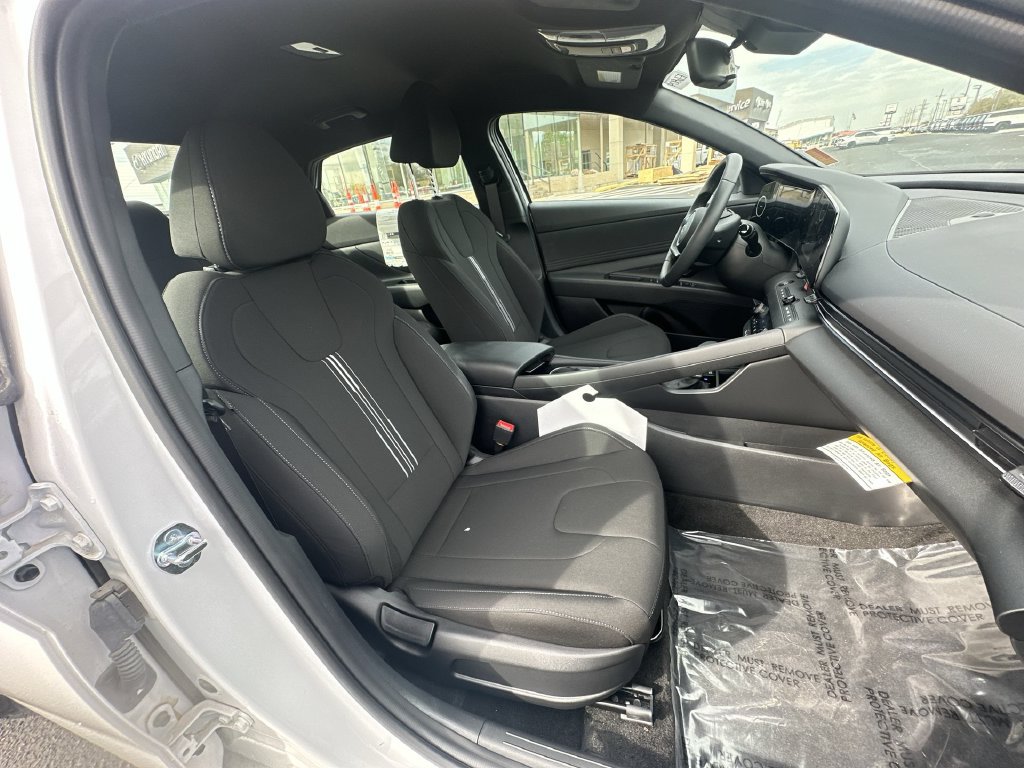 New 2026 Hyundai Elantra SEL FWD image 28
