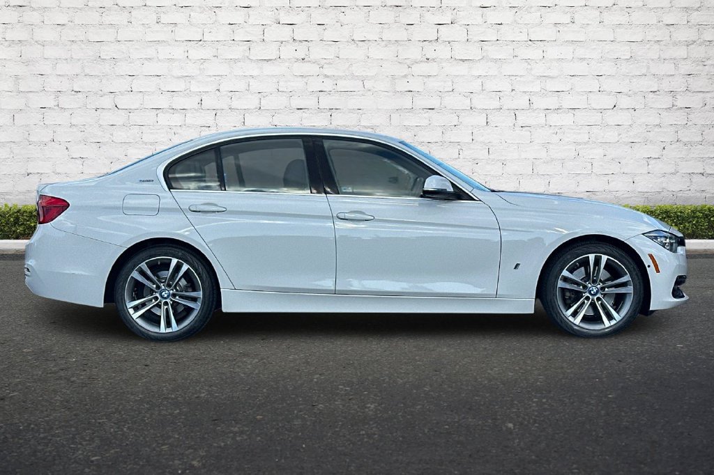 Used 2017 BMW 330e RWD image 3