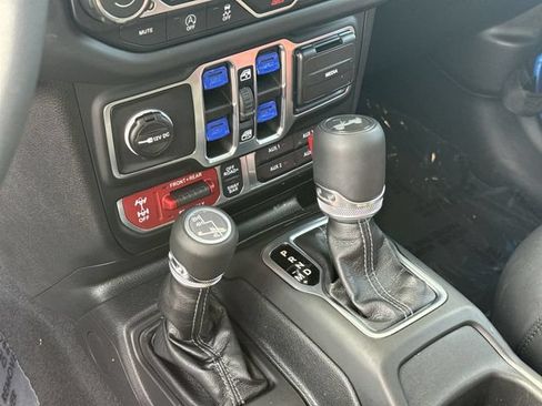Used 2026 Jeep Wrangler Unlimited Rubicon AWD/4WD image 19