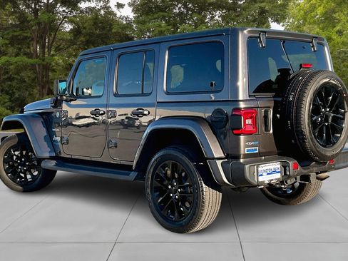 Used 2021 Jeep Wrangler Unlimited Sahara w/ Dual Top Group image 4