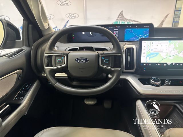 Certified 2025 Ford Expedition Active AWD/4WD image 17