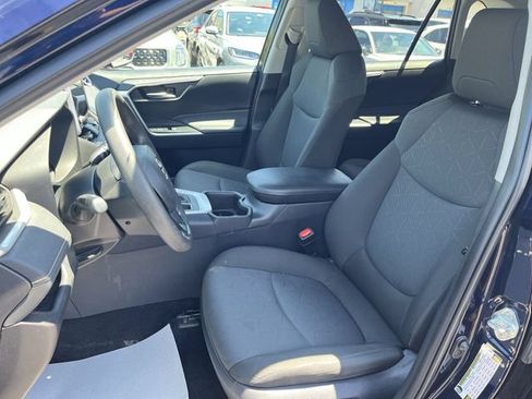 Used 2025 Toyota RAV4 XLE FWD image 15