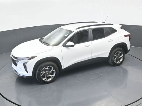 Used 2025 Chevrolet Trax LT w/ LT Convenience Package image 48