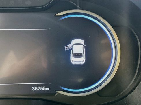 Used 2025 Genesis G70 2.5T image 16