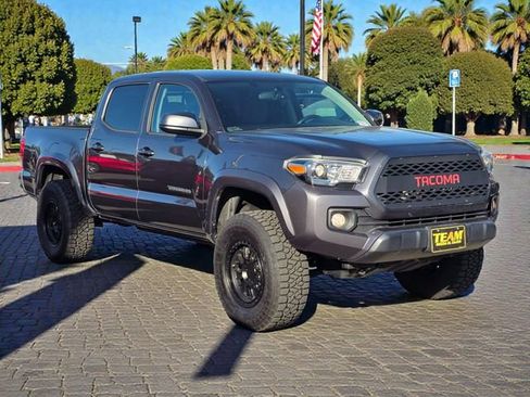 Used 2017 Toyota Tacoma SR5 image 4