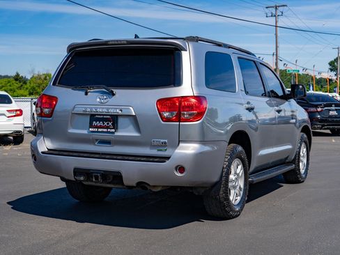 Used 2016 Toyota Sequoia SR5 AWD/4WD image 9