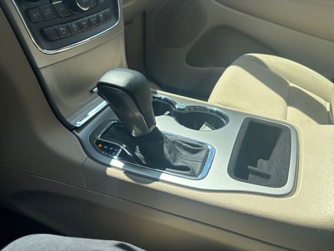 Used 2018 Jeep Grand Cherokee Laredo AWD/4WD image 20