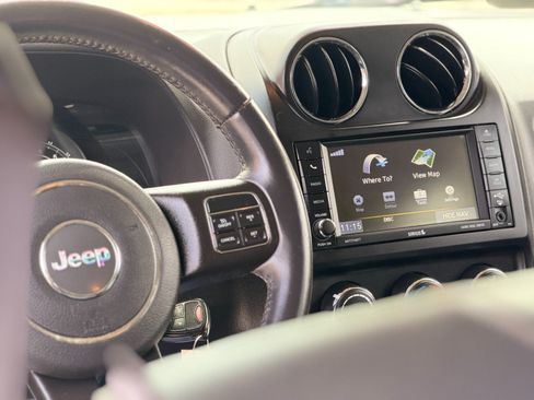 Used 2017 Jeep Patriot High Altitude AWD/4WD image 12