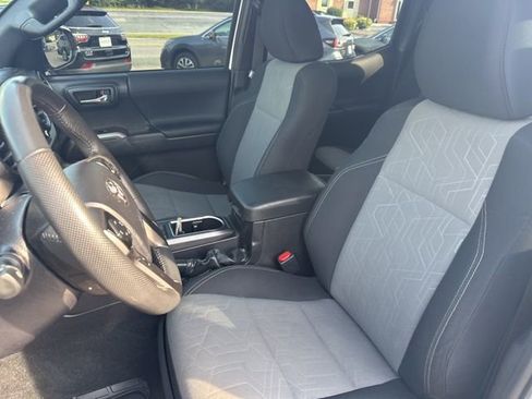 Used 2023 Toyota Tacoma TRD Off-Road image 11