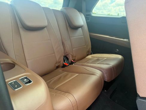 Used 2024 Mercedes-Benz GLS 450 4MATIC w/ Pinnacle Trim Package image 24