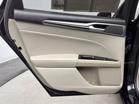 Used 2019 Ford Fusion SEL image 26