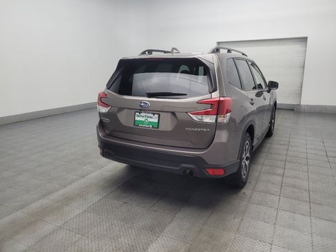 Used 2022 Subaru Forester Premium AWD/4WD image 9