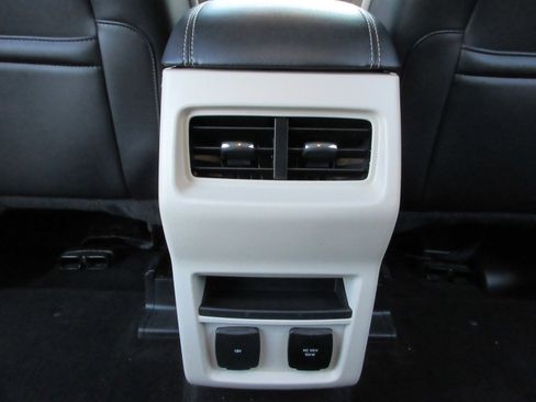 Used 2019 Ford Edge Titanium w/ Cold Weather Package image 21